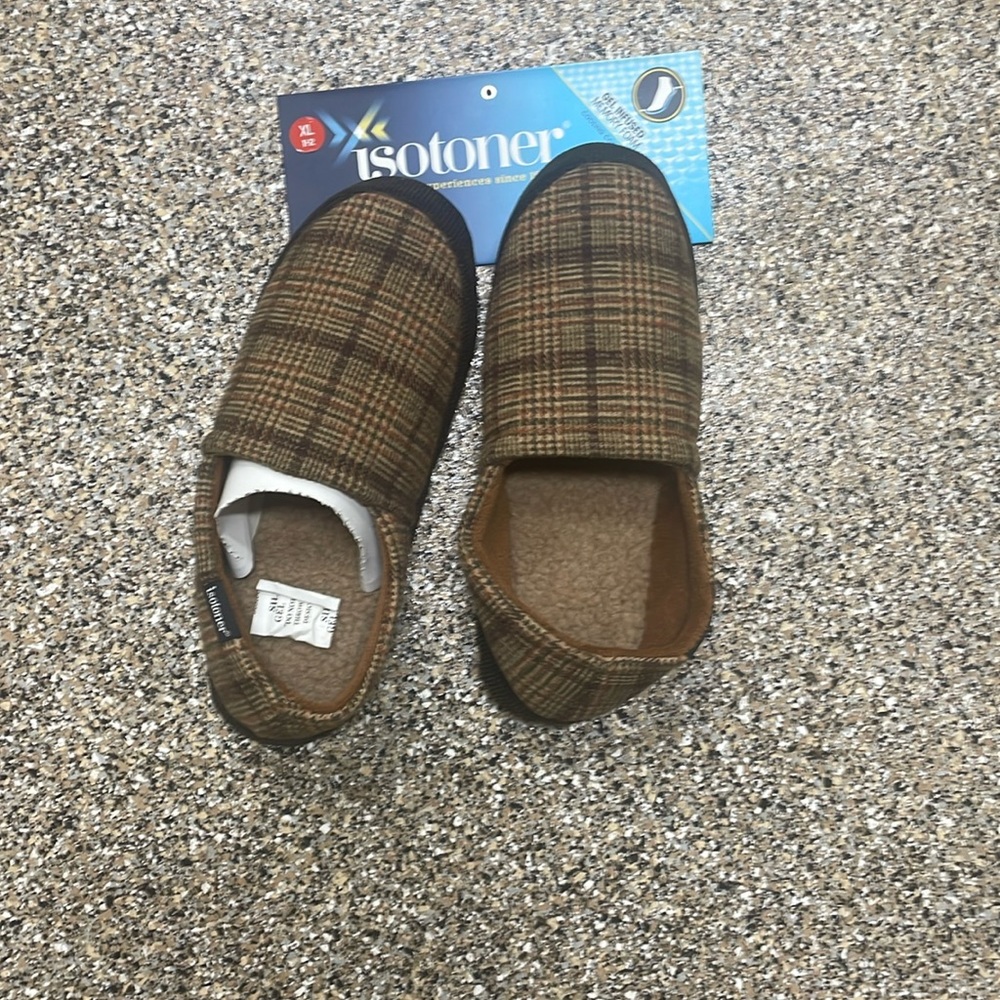 Isotoner slippers nwt